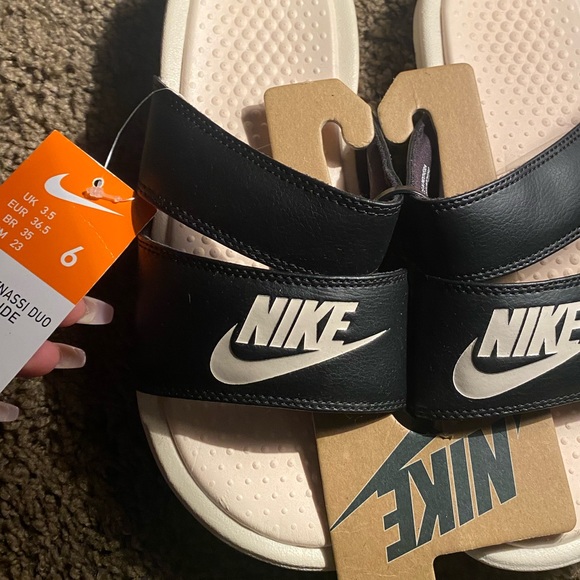 Woman Nike Size 6 - Picture 5 of 5